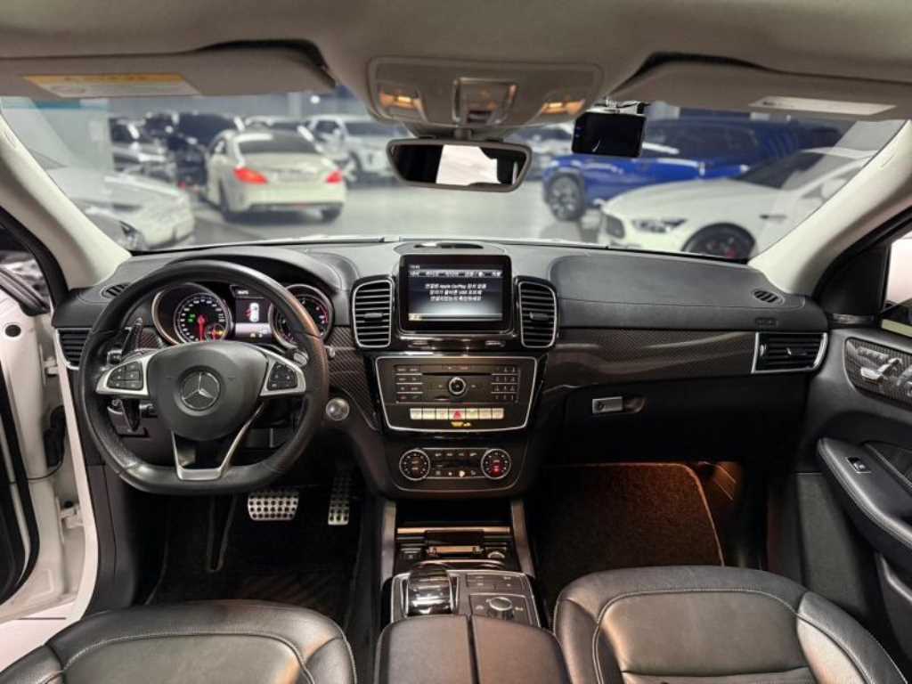 Mercedes Benz GLE Class - Vista 9