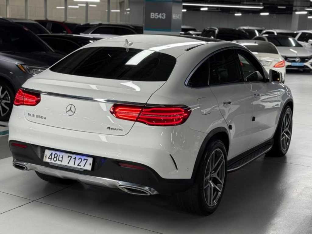 Mercedes Benz GLE Class - Vista 4