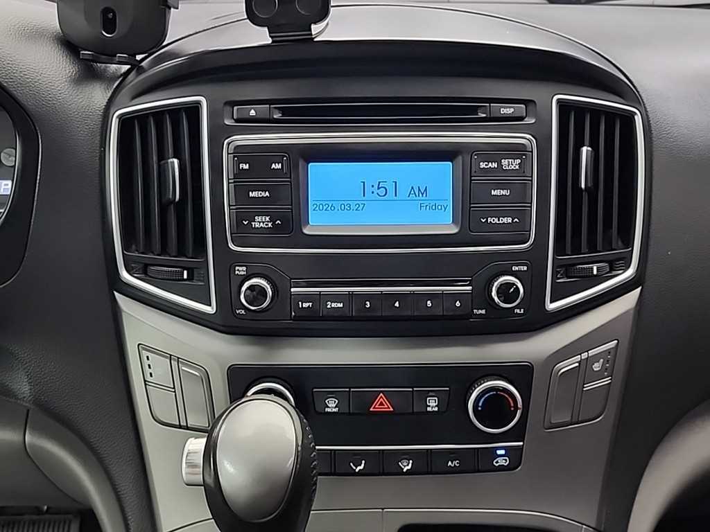 HYUNDAI Starex - Vista 10