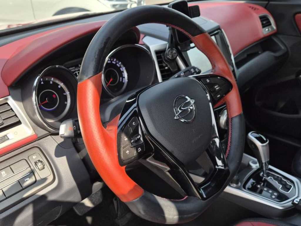 Ssangyong Tivoli - Vista 6