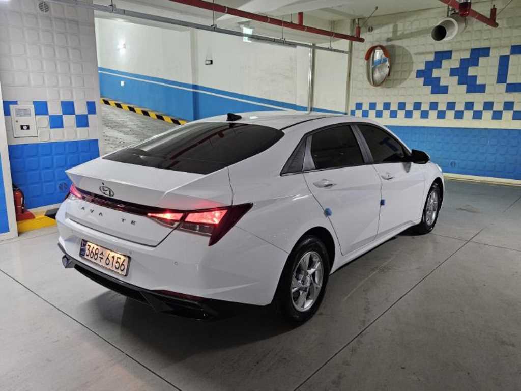 HYUNDAI Avante - Vista 5