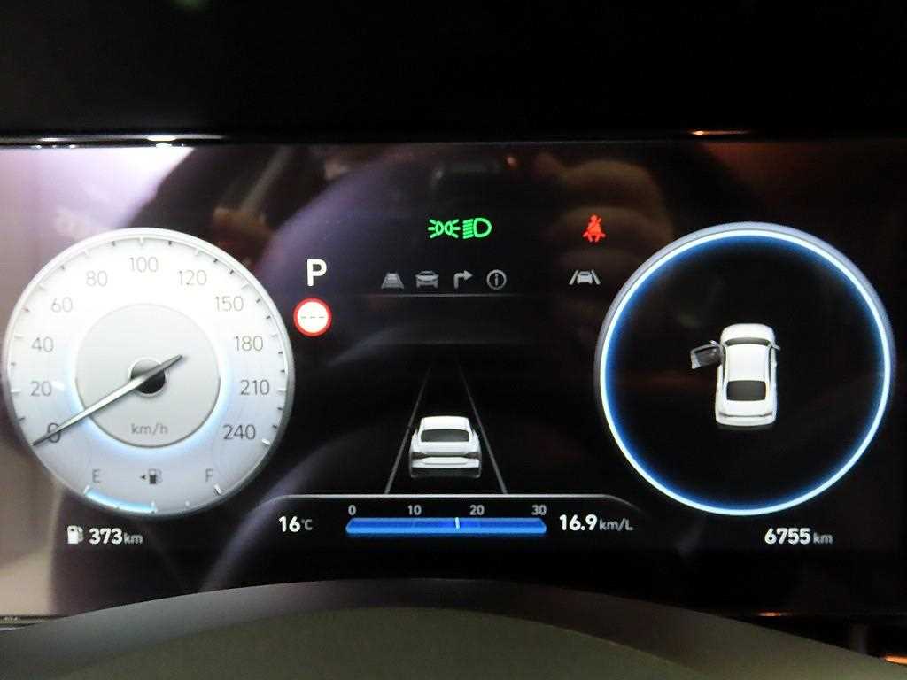 HYUNDAI Avante - Vista 9