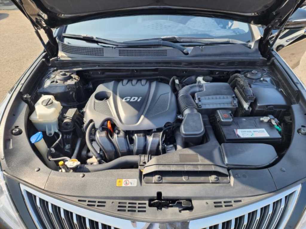 HYUNDAI Grandeur - Vista 5