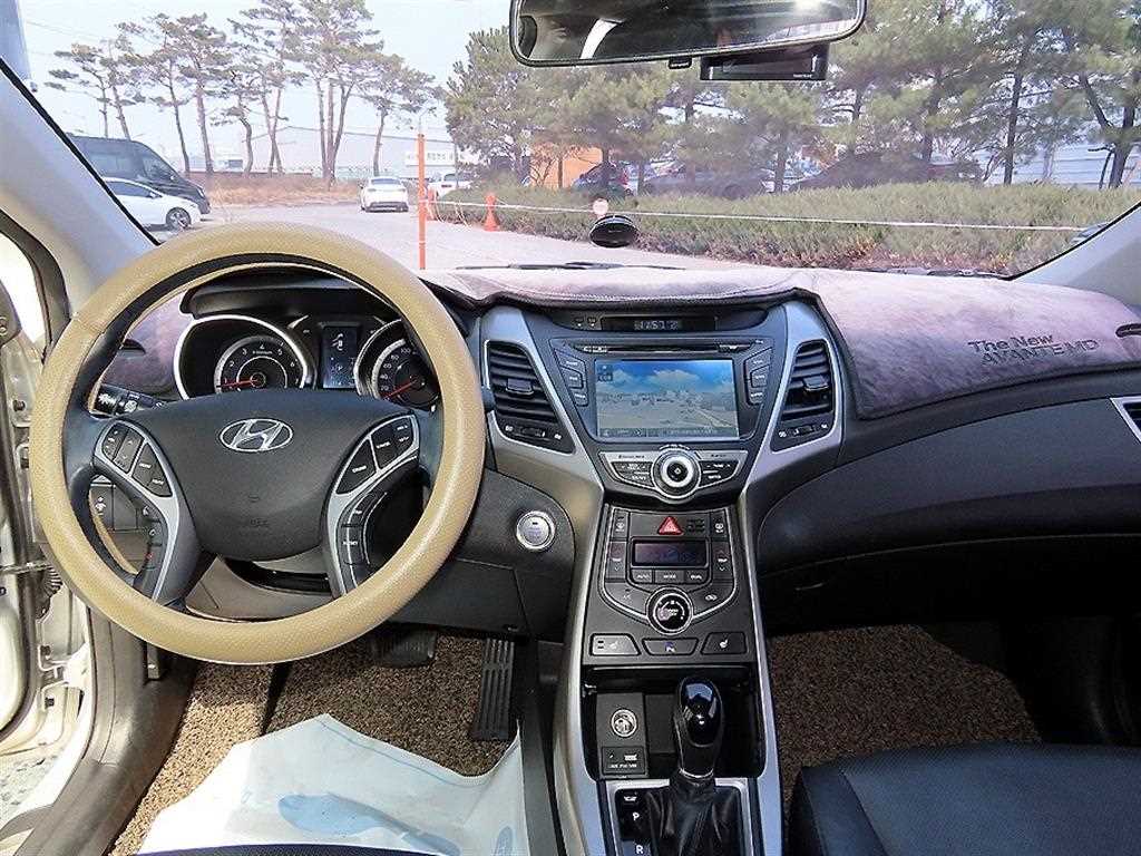 HYUNDAI Avante - Vista 7
