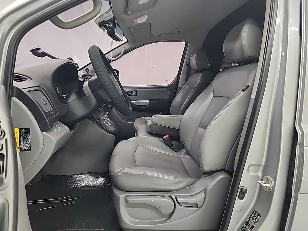 HYUNDAI Starex - Vista 11