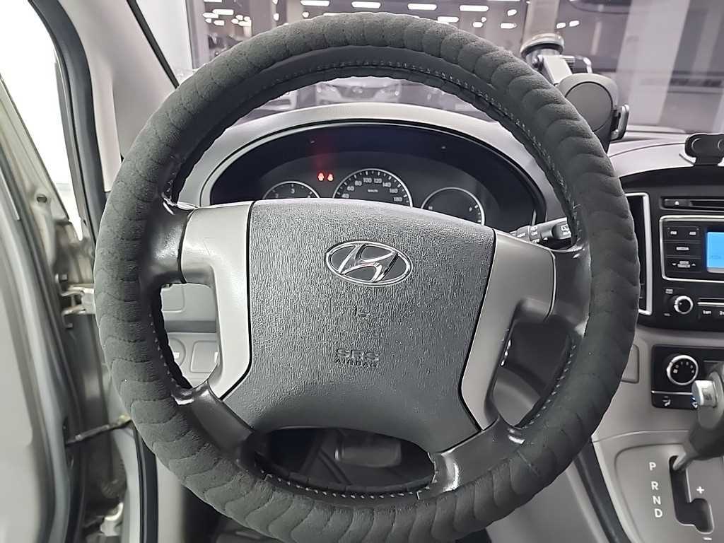 HYUNDAI Starex - Vista 9