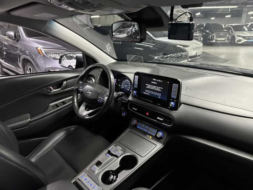 HYUNDAI Kona - Vista 8