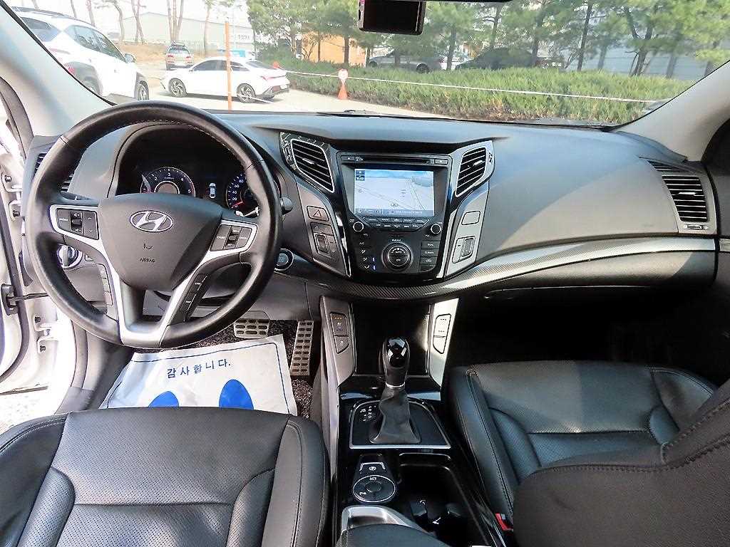 HYUNDAI i40 - Vista 7