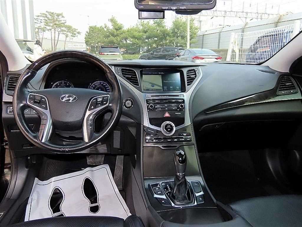 HYUNDAI Grandeur - Vista 7