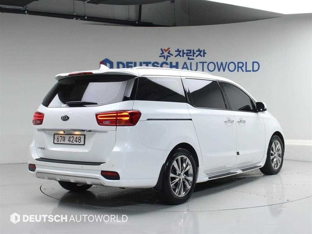 KIA Carnival - Vista 4