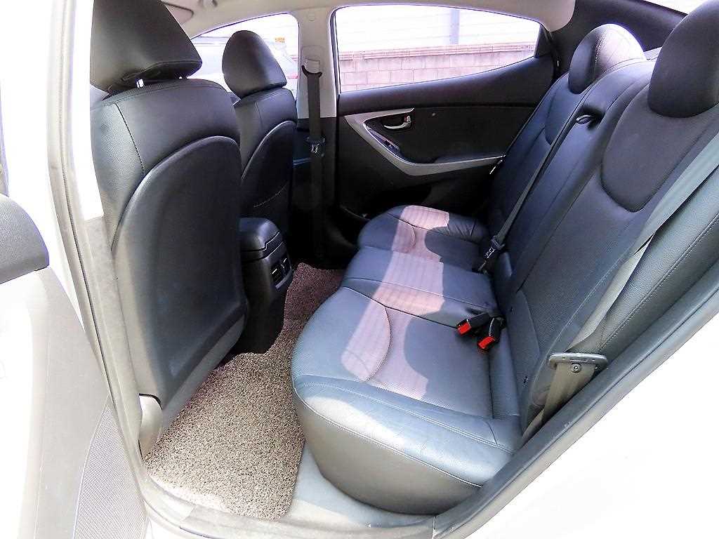 HYUNDAI Avante - Vista 6