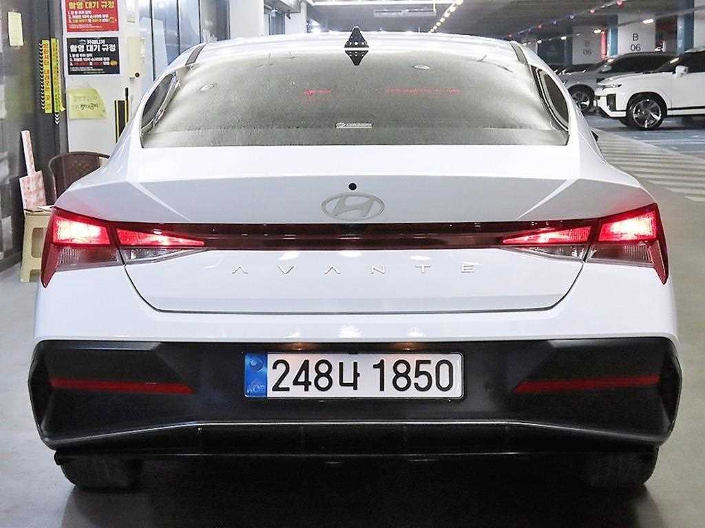 HYUNDAI Avante - Vista 5