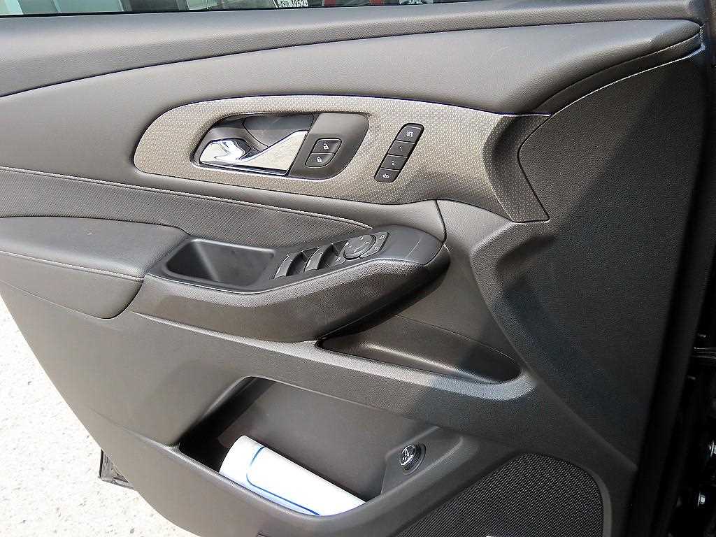 Chevrolet Travers - Vista 12