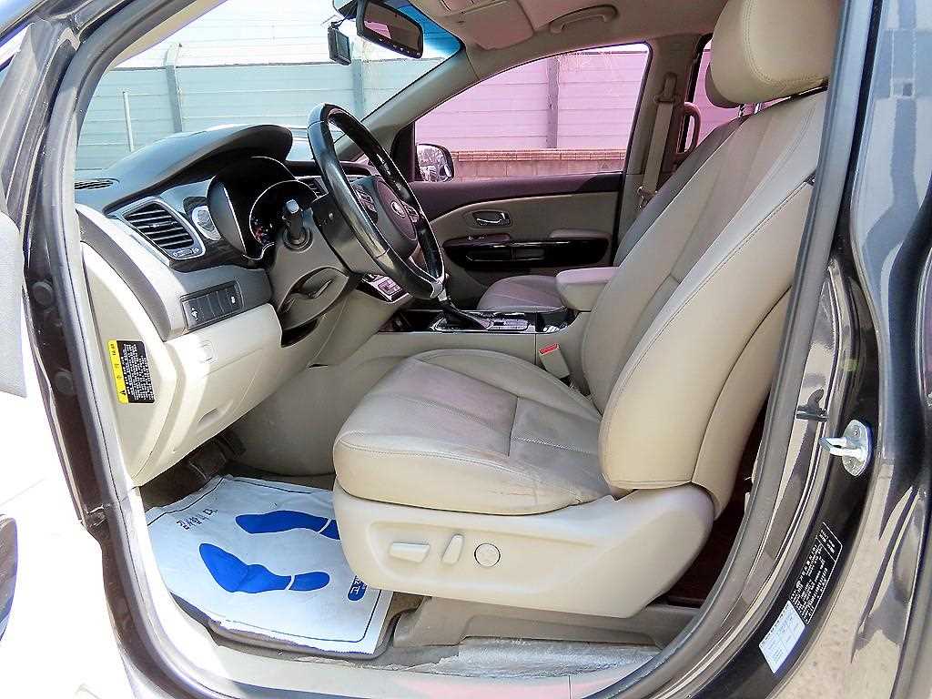 KIA Carnival - Vista 5