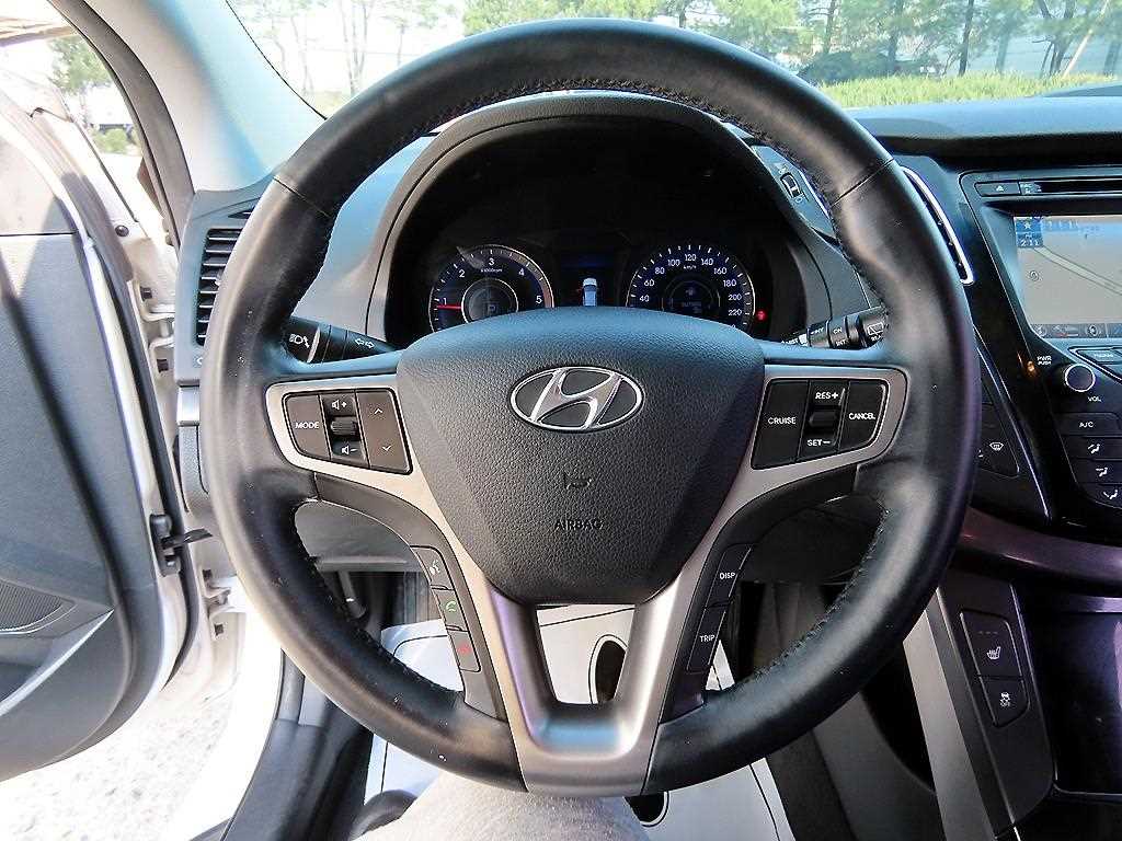 HYUNDAI i40 - Vista 8