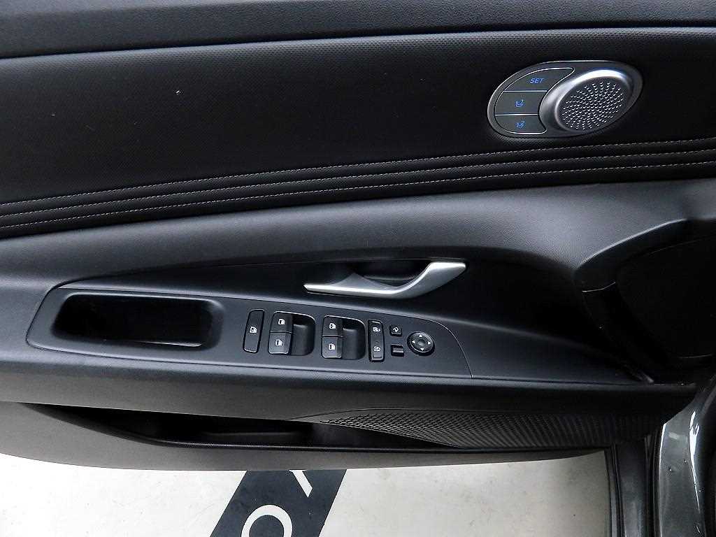 HYUNDAI Avante - Vista 11