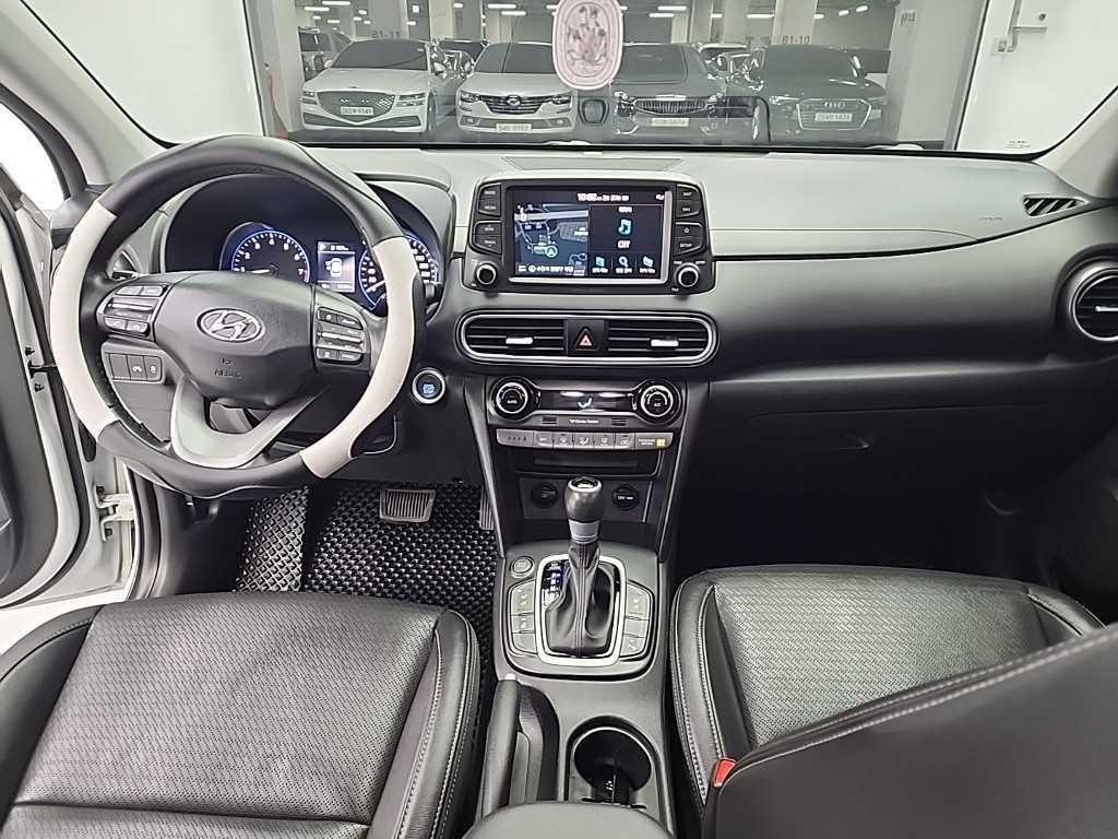 HYUNDAI Kona - Vista 7