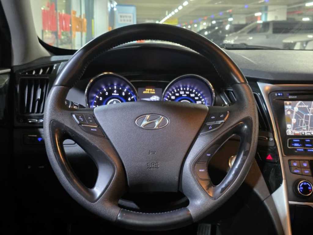 HYUNDAI Sonata - Vista 12