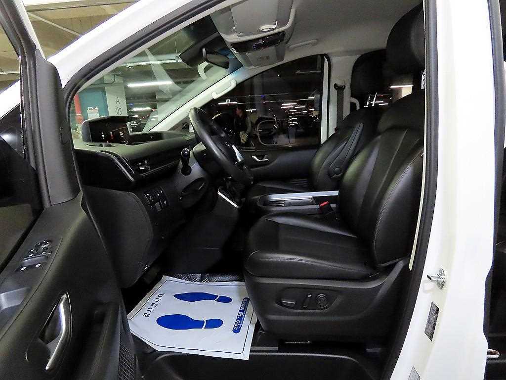 HYUNDAI Staria - Vista 6