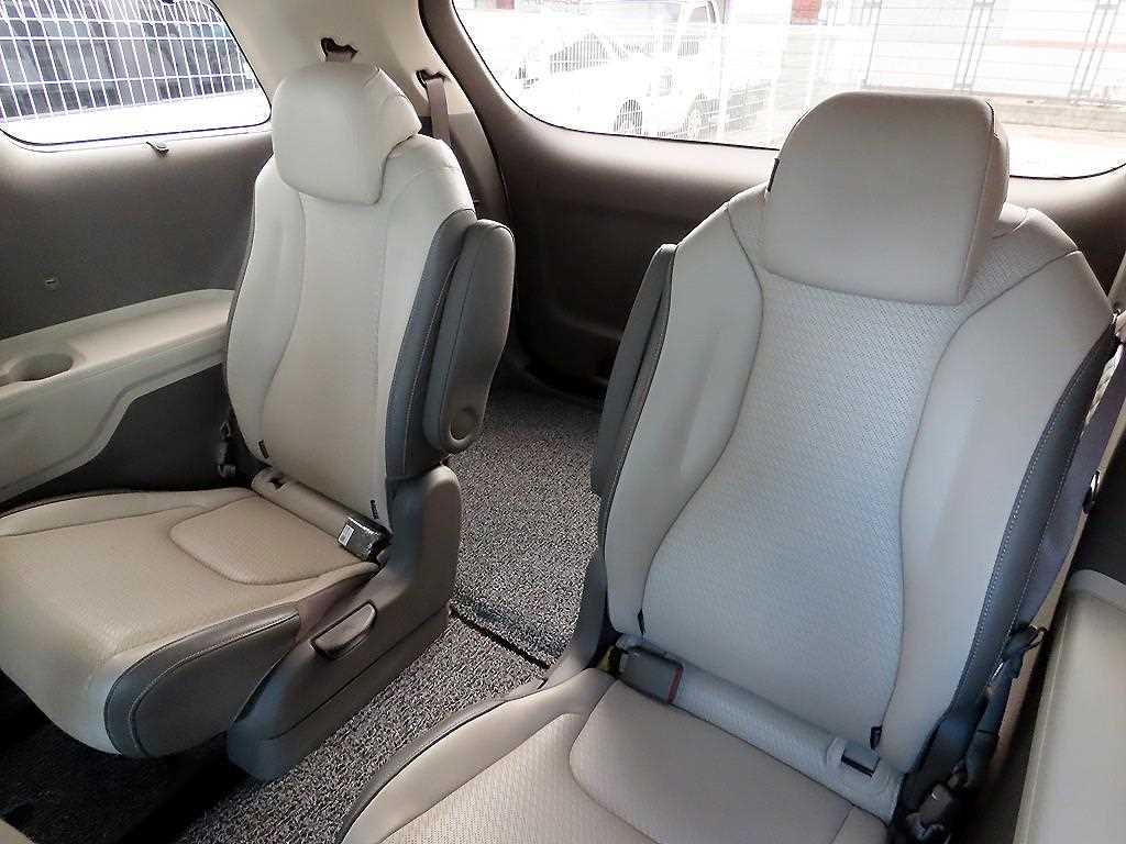 KIA Carnival - Vista 7