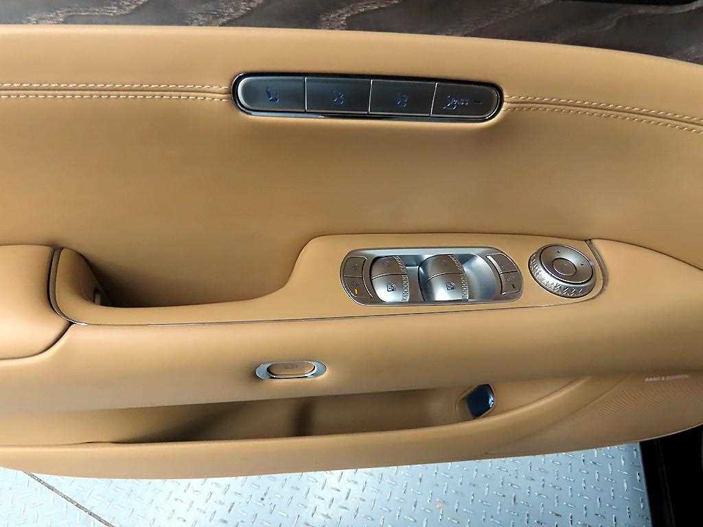 Genesis G90 - Vista 11