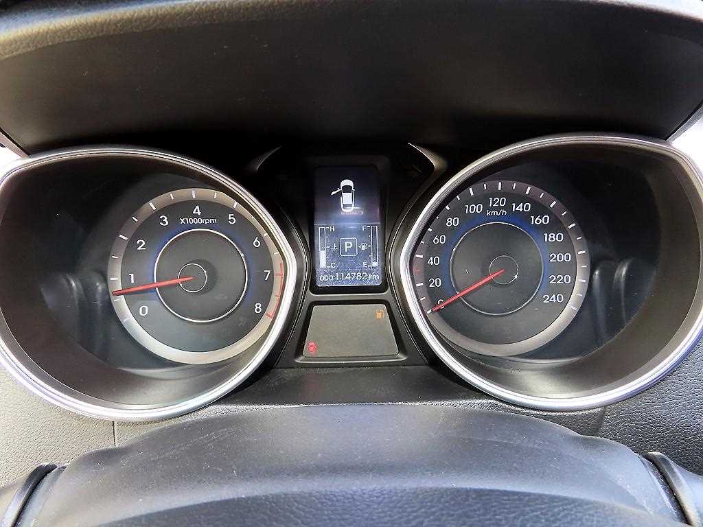 HYUNDAI Avante - Vista 9