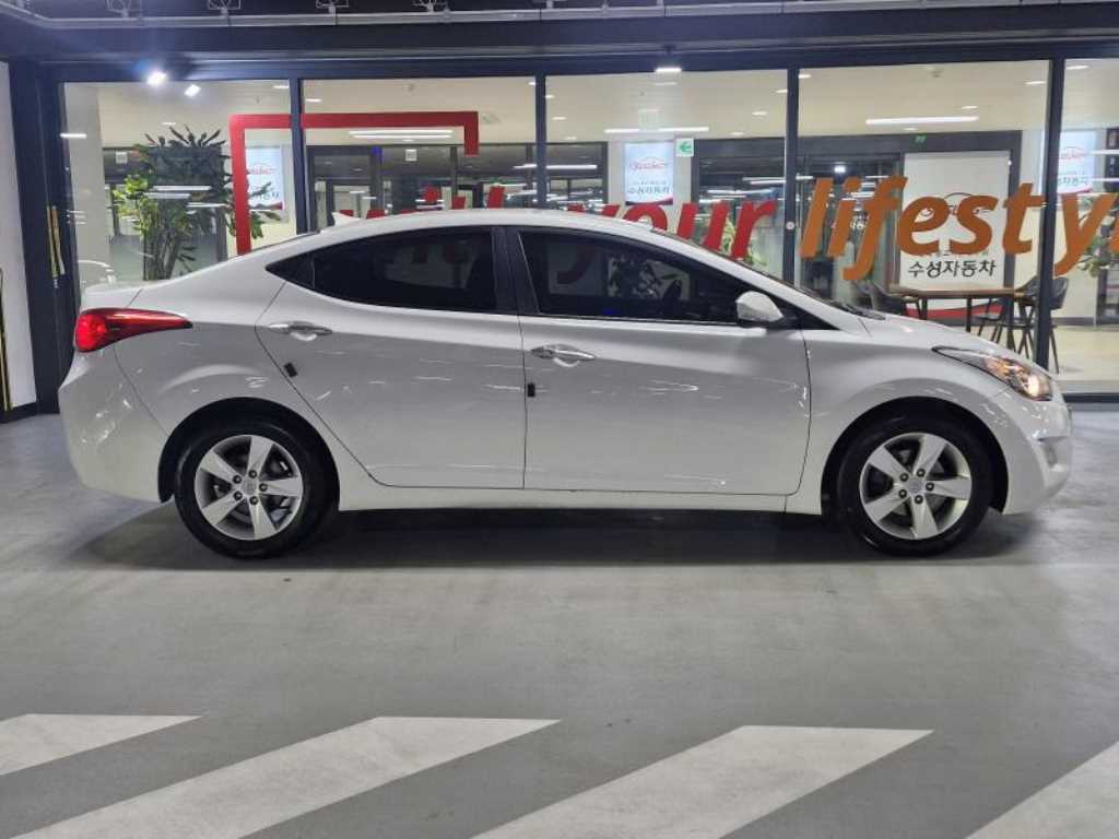 HYUNDAI Avante - Vista 3