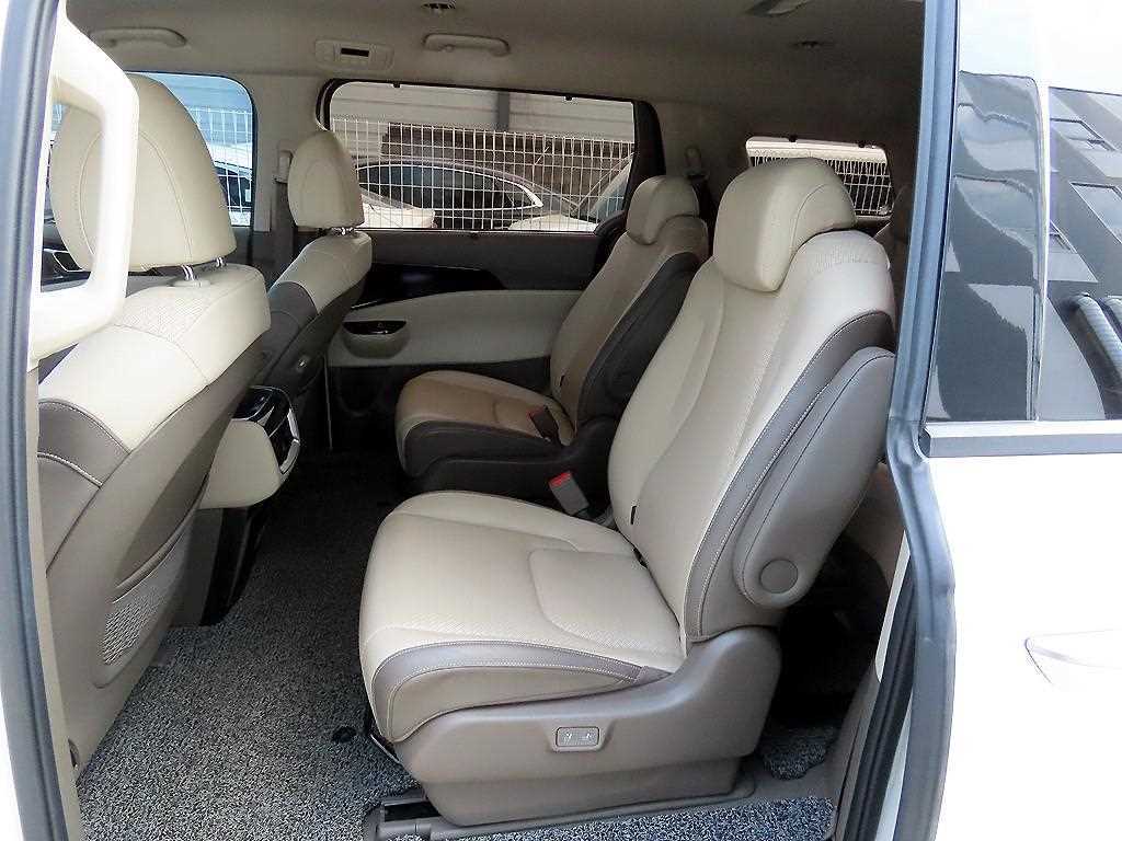 KIA Carnival - Vista 6