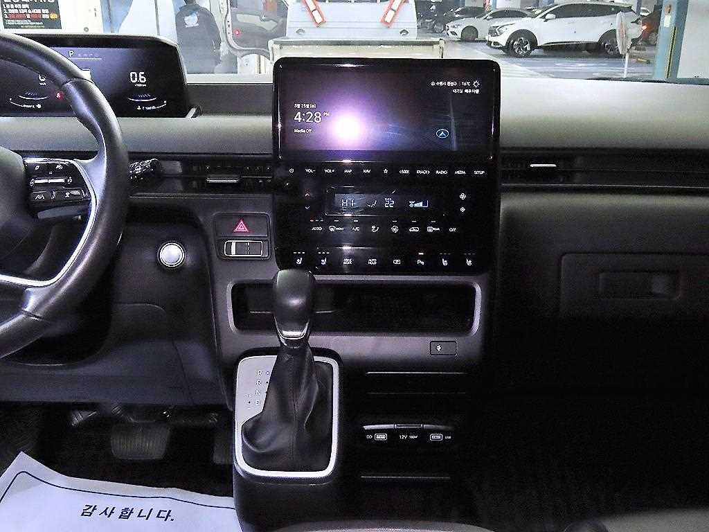 HYUNDAI Staria - Vista 11