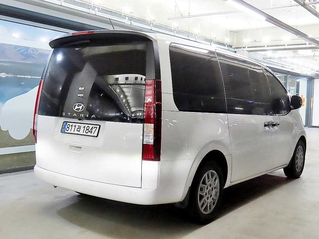HYUNDAI Staria - Vista 4