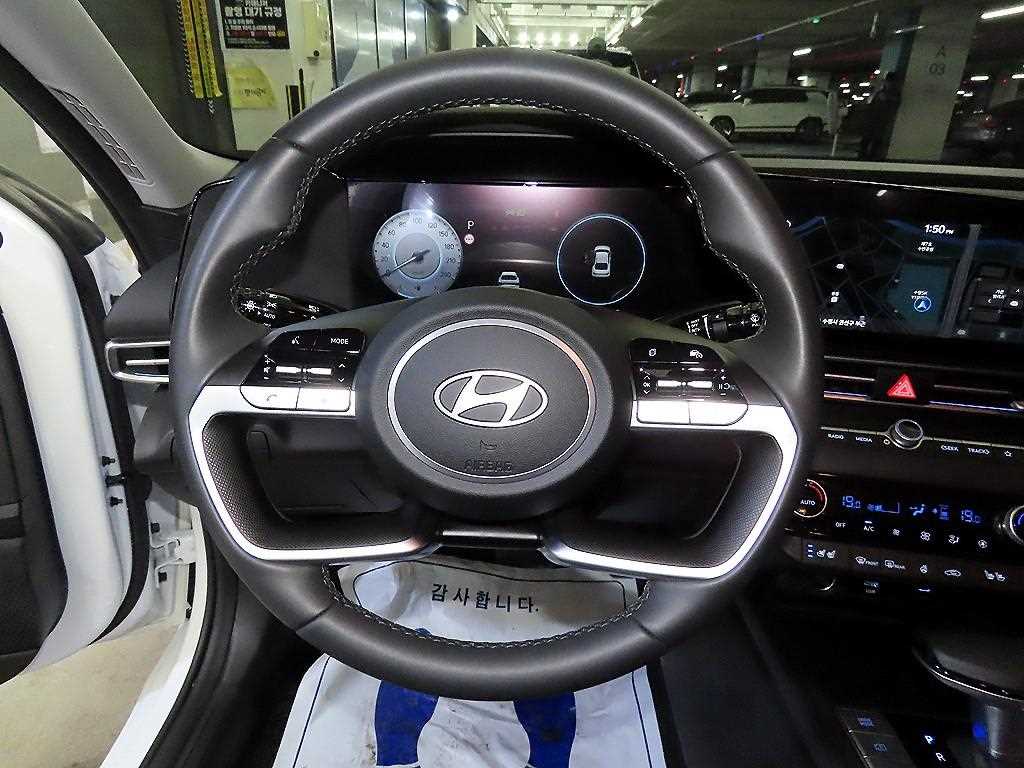 HYUNDAI Avante - Vista 8