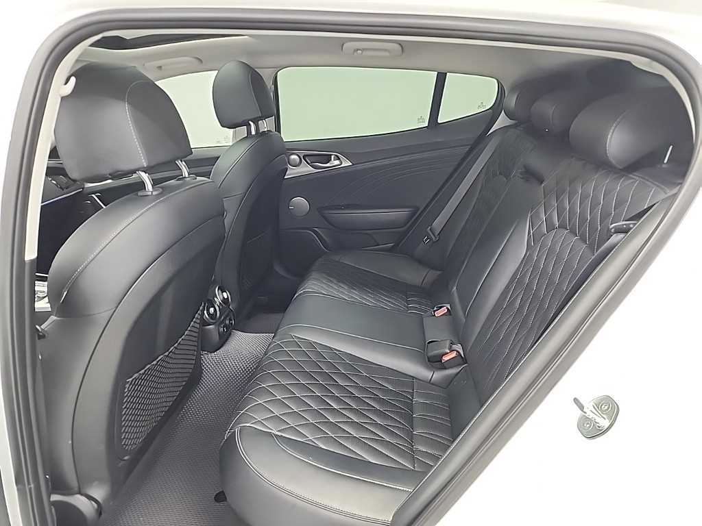 KIA Stinger - Vista 12