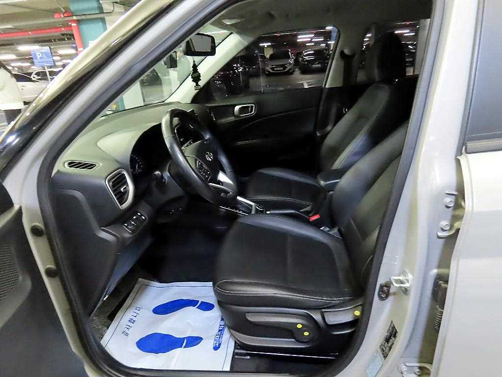 HYUNDAI Venue - Vista 6