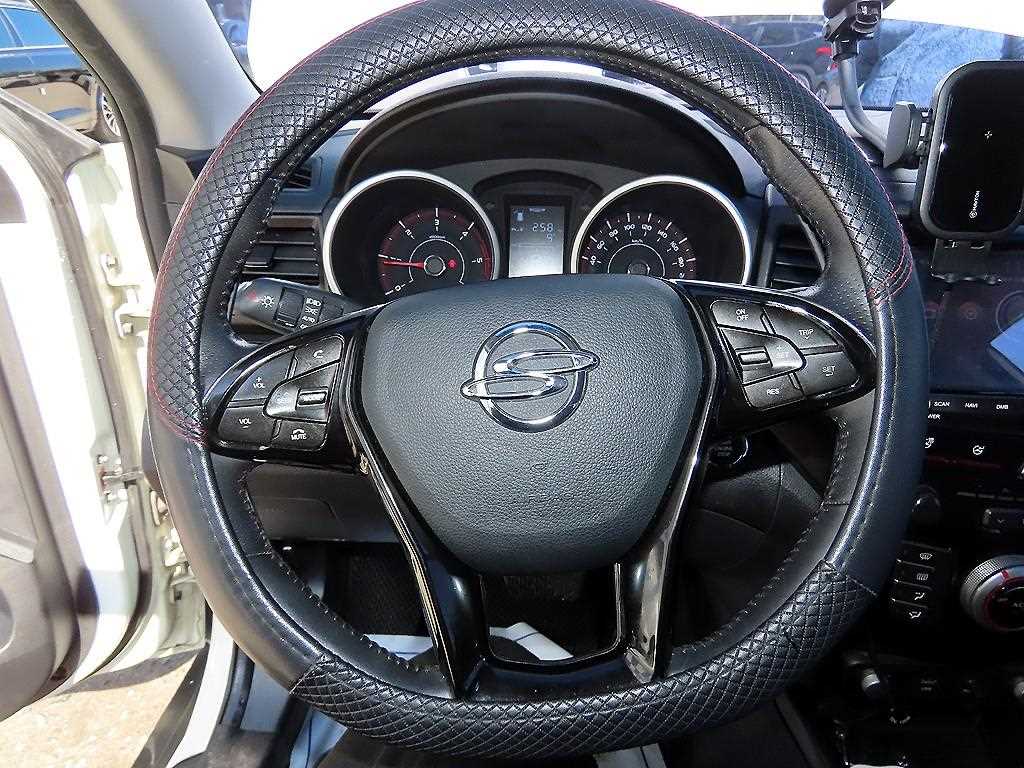 Ssangyong Tivoli - Vista 8