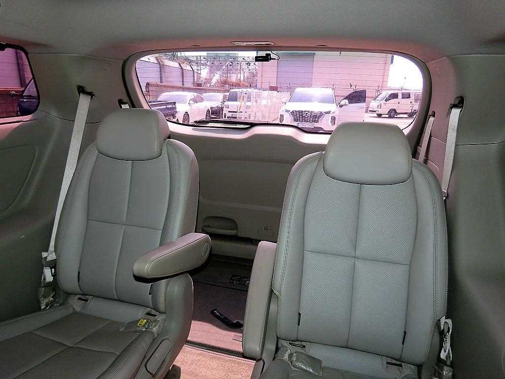 KIA Carnival - Vista 7