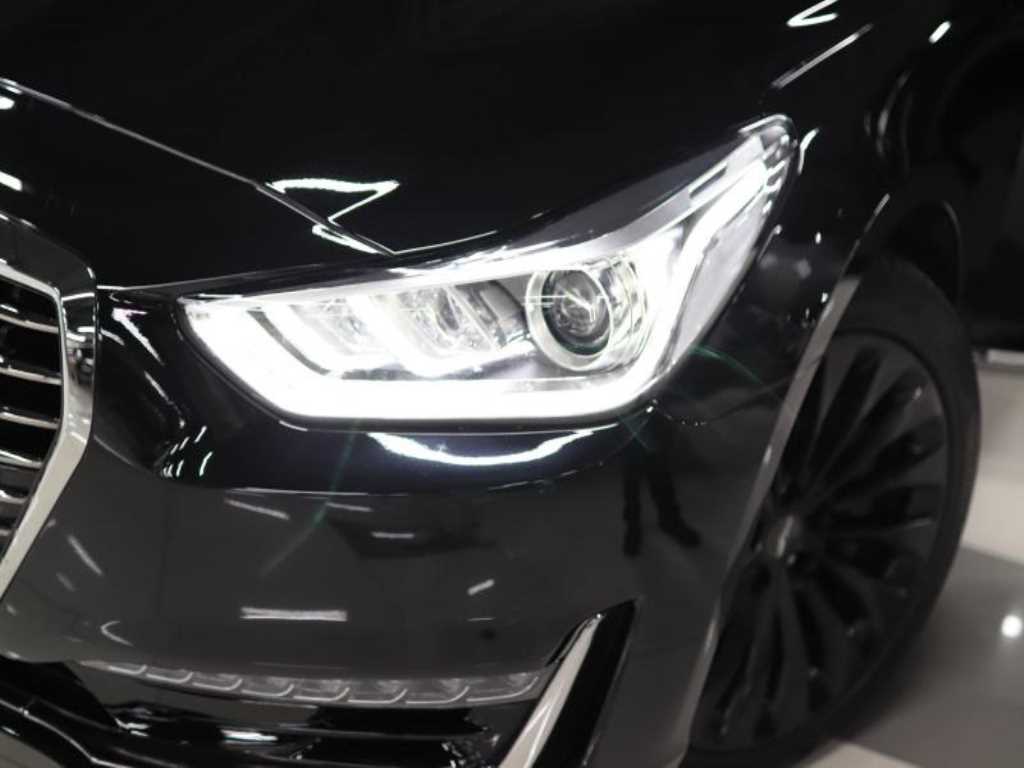 Genesis EQ900 - Vista 5