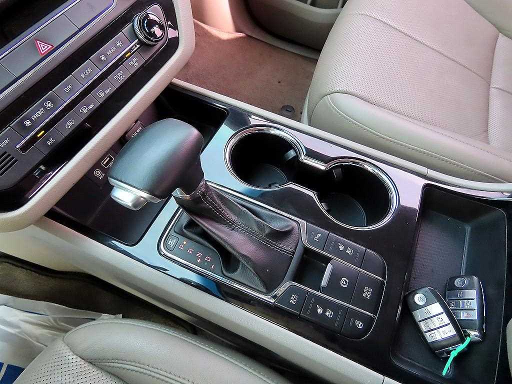 KIA Carnival - Vista 11