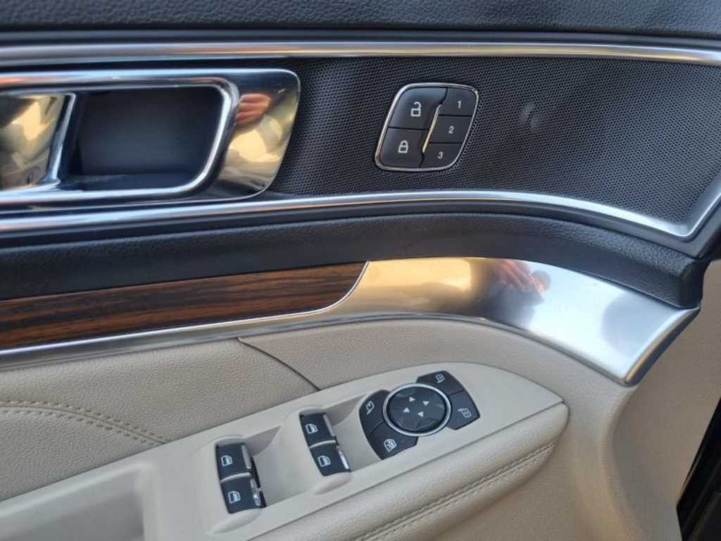 Ford Explorer - Vista 10