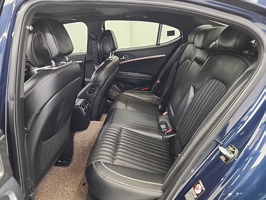 Genesis G70 - Vista 12