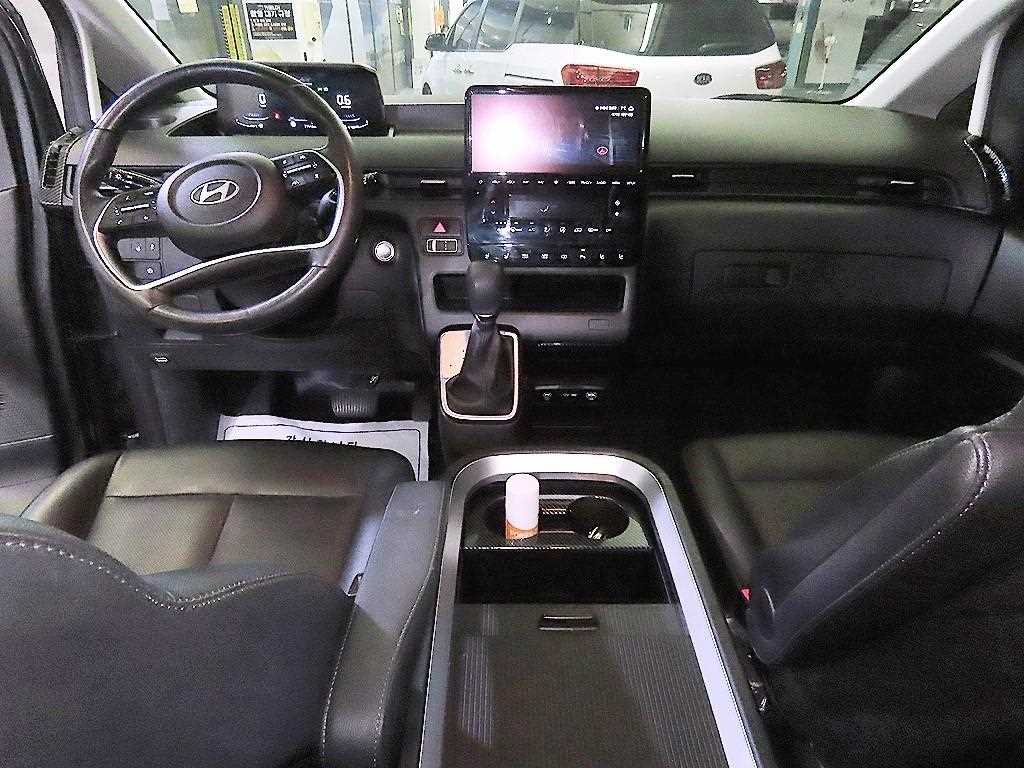 HYUNDAI Staria - Vista 10