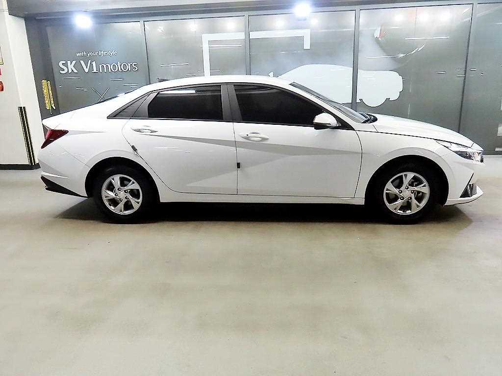HYUNDAI Avante - Vista 3