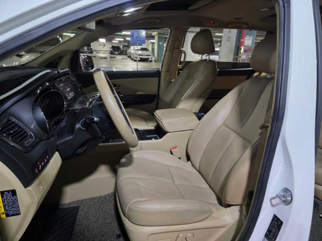 KIA Carnival - Vista 8