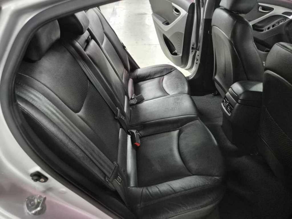 HYUNDAI Avante - Vista 8