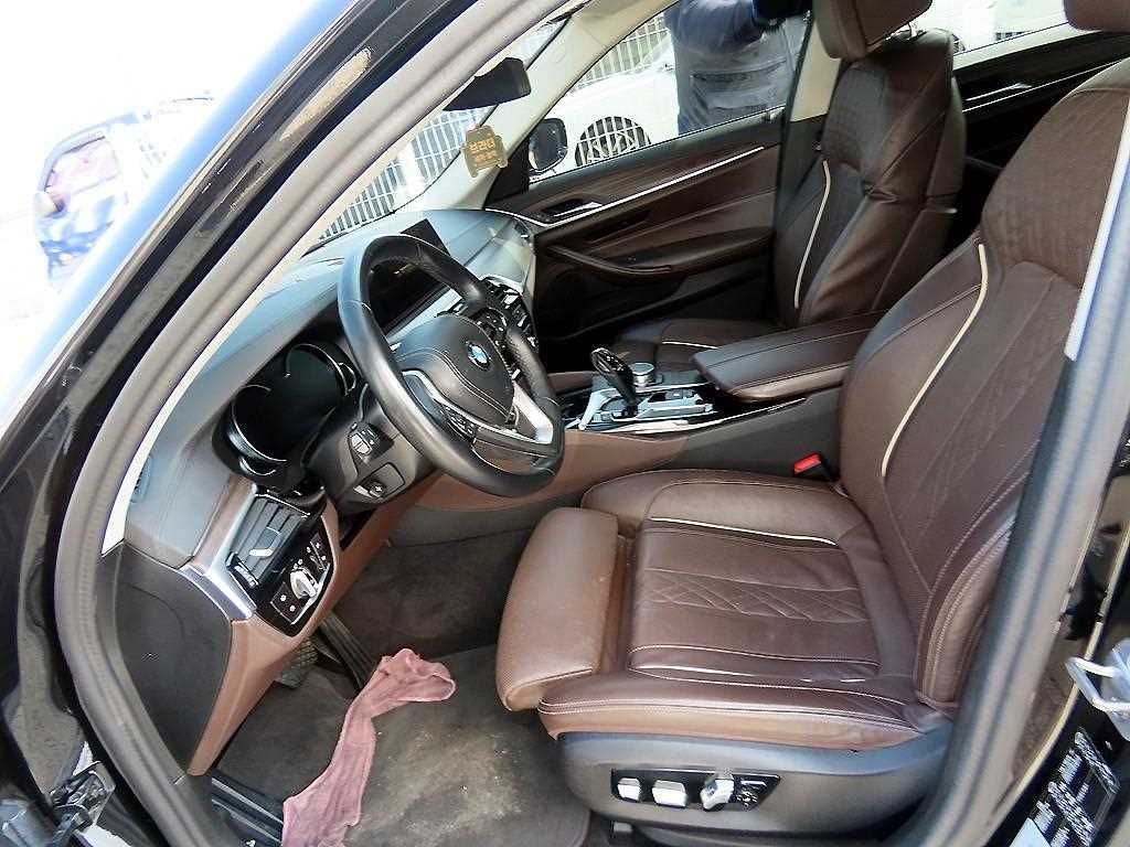 BMW 5 Series - Vista 5