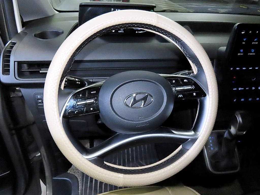 HYUNDAI Staria - Vista 11