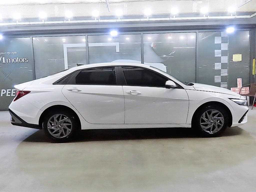 HYUNDAI Avante - Vista 3