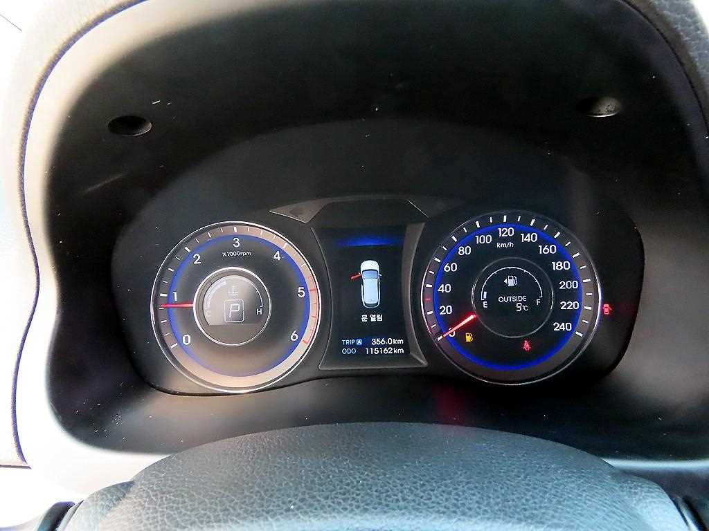 HYUNDAI i40 - Vista 9