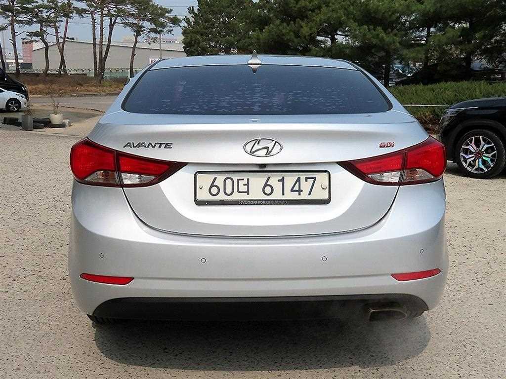 HYUNDAI Avante - Vista 4