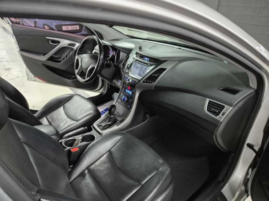 HYUNDAI Avante - Vista 7