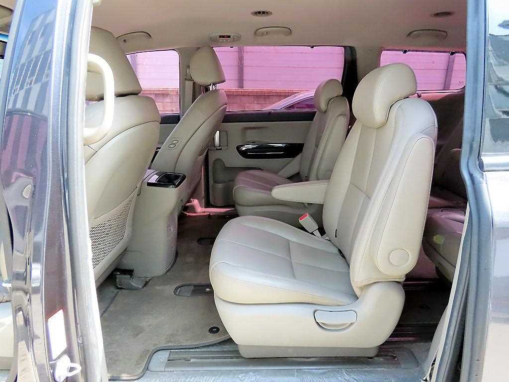 KIA Carnival - Vista 6